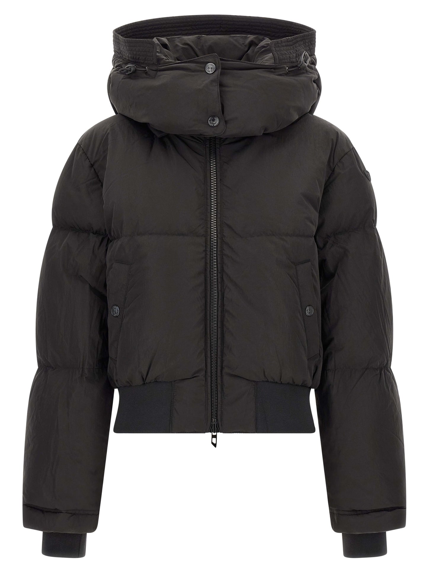 This Hooded Puffer Jacket by Diesel for women in polyamide black exhibits a edgy silhouette, meticulously detailed with functional pockets, hooded & insulated and a edgy hooded high-neck neckline for a edgy finish.