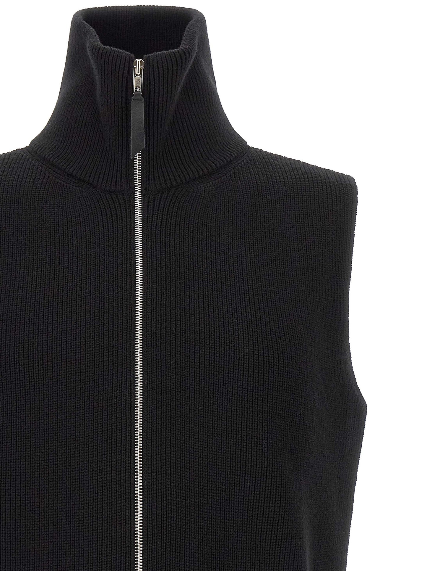 Sweater by Maison Margiela for men in cotton wool & leather black showcases a discreet silhouette, finished with a discreet and for a discreet look.