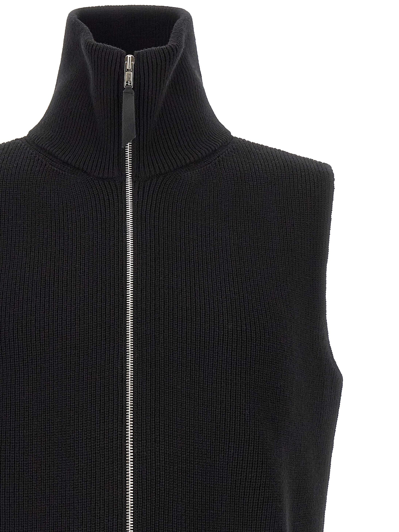 Sweater by Maison Margiela for men in cotton wool & leather black showcases a discreet silhouette, finished with a discreet and for a discreet look.