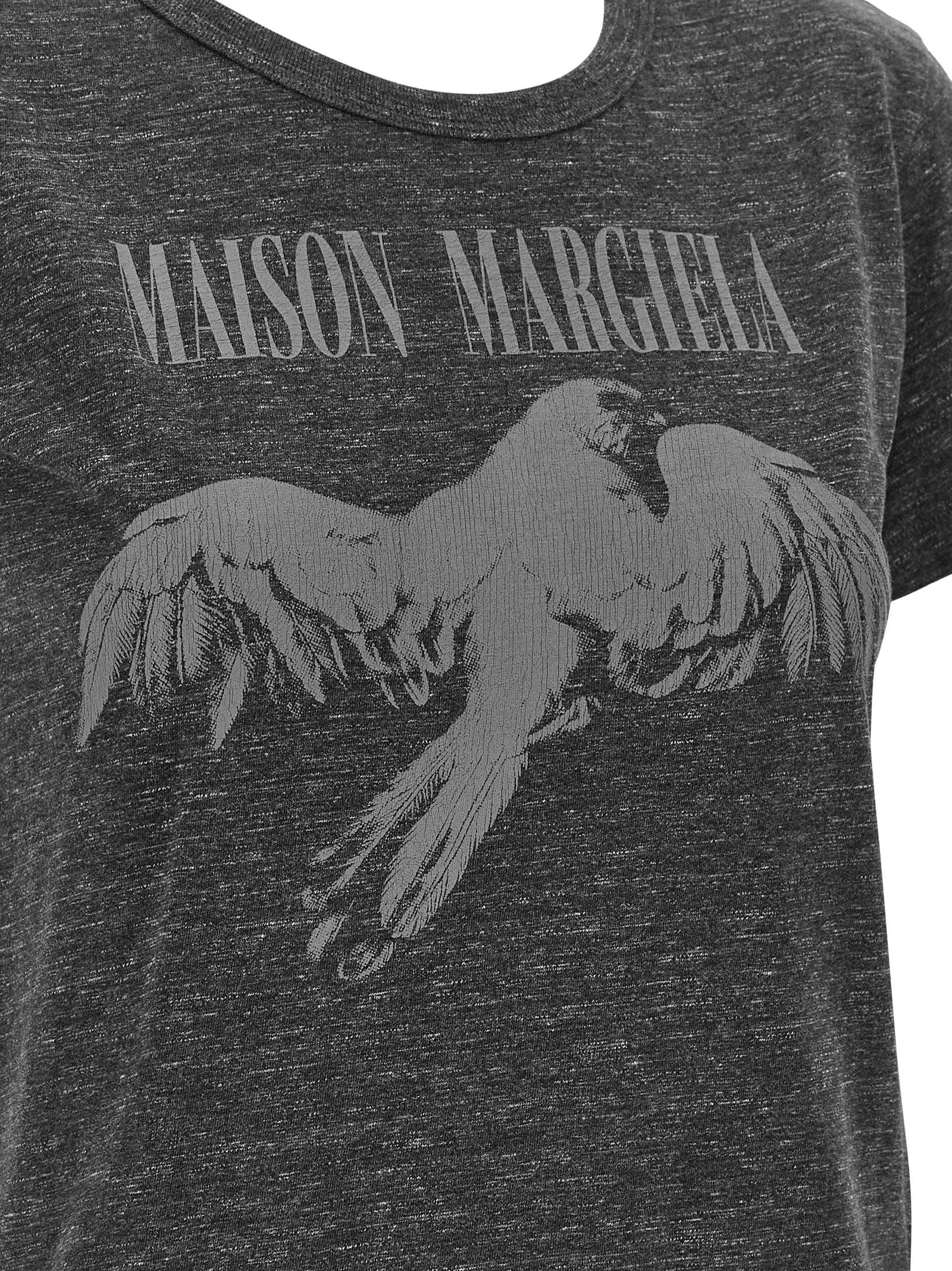 T-Shirt by Maison Margiela for women in cotton dark-gray, white & print features an edgy silhouette, meticulously detailed with a sophisticated and for a truly edgy finish.