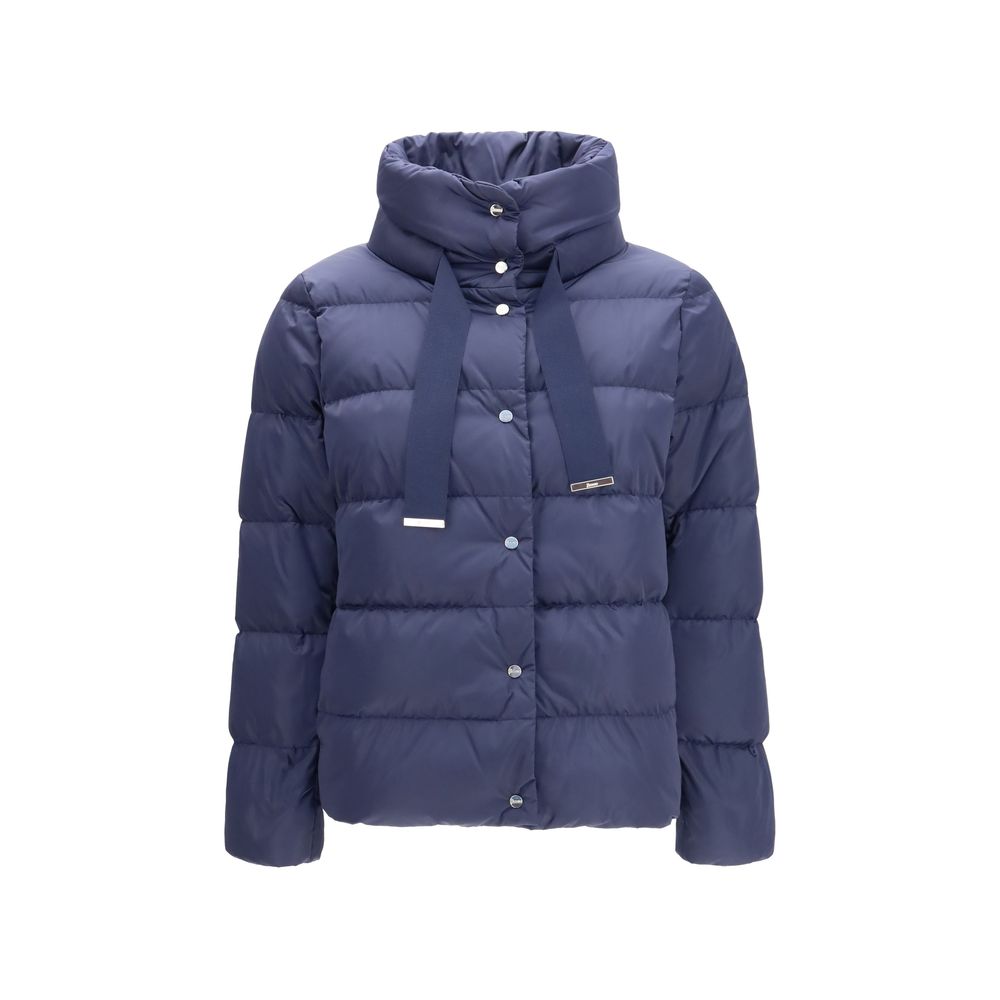 This Puffer Jacket by Herno for women in polyester satin blue exhibits a edgy silhouette, meticulously detailed with functional insulated and a edgy high-collar neckline for a edgy finish.