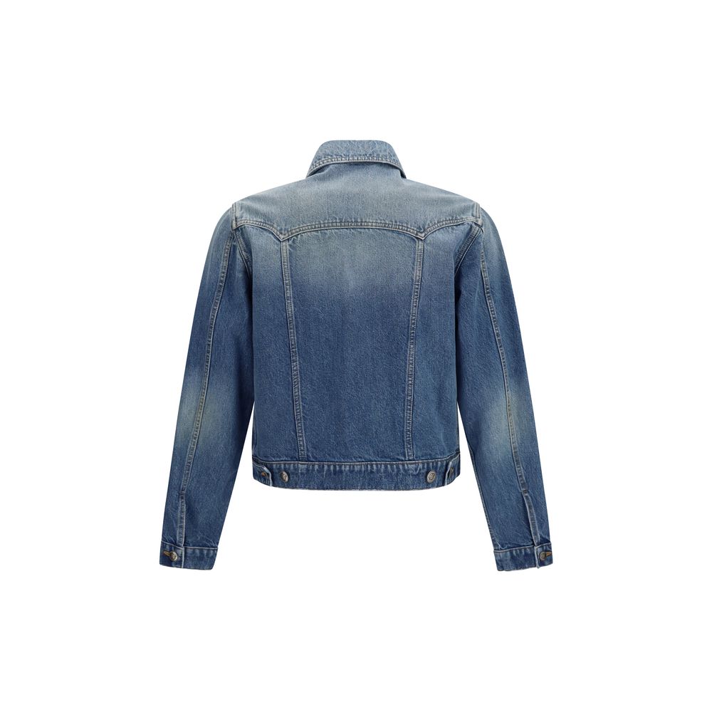 This Trucker Jacket by Versace for men in denim cotton blue & signature exhibits a edgy silhouette, meticulously detailed with functional pockets and a edgy for a edgy finish.