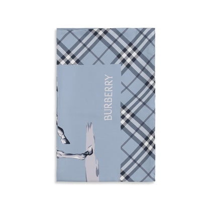 Scarf by Burberry for men in silk twill blue, signature & print features a timeless silhouette, artfully capturing the essence of the timeless Silk Twill Scarf design for a sophisticated look.