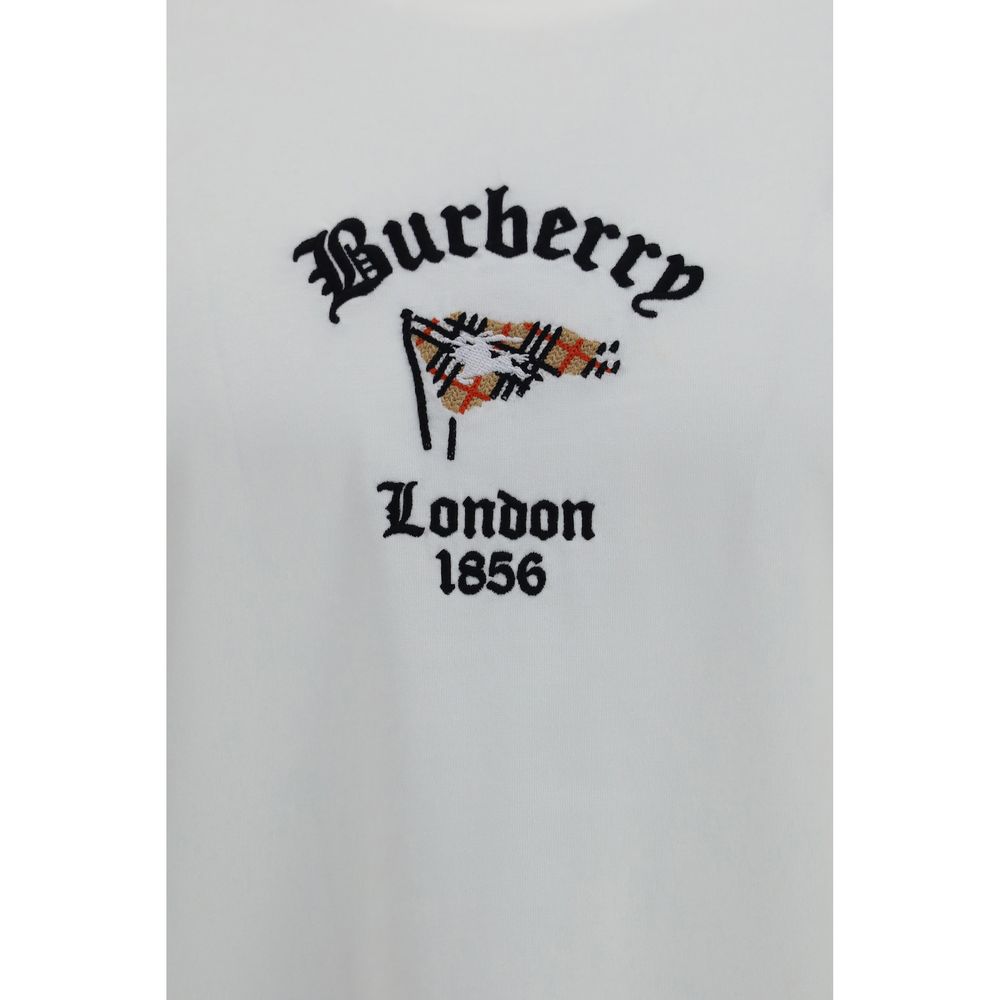 T-Shirt by Burberry for men in cotton white & signature showcases a unassuming silhouette, artfully detailed with a refined crew neckline and unassuming for a sophisticated, contemporary look.