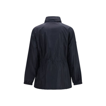 This Hooded Parka by Burberry for women in nylon beige, black, sand & signature presents a enveloping silhouette, meticulously detailed with lightweight & hooded and a enveloping hooded neckline.