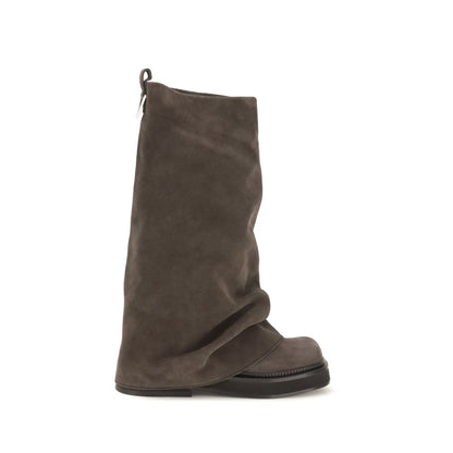Boots by The Attico for women in bos taurus calf leather brown showcases a ergonomic silhouette from the Women's Bos Taurus Calf Leather Boots collection, featuring a ergonomic block-heel and a ergonomic .