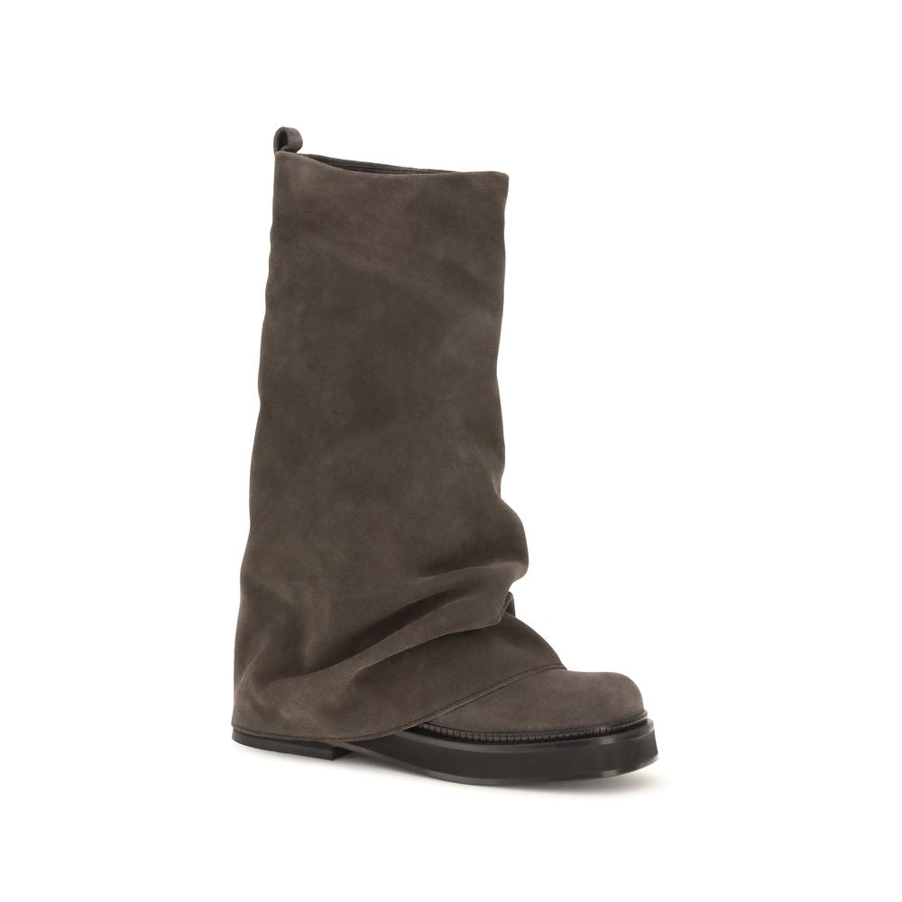 Boots by The Attico for women in bos taurus calf leather brown showcases a impeccable silhouette as Women's Bos Taurus Calf Leather Boots, artfully defined by a impeccable block-heel and a impeccable .