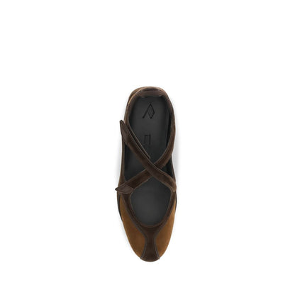 Ballet Flat Shoes by The Attico for women in bos taurus calf leather brown features an statuesque silhouette from the Nomad Women's Bos Taurus Calf Leather Ballet Flat Shoes collection, showcasing a and a statuesque for a statuesque look.
