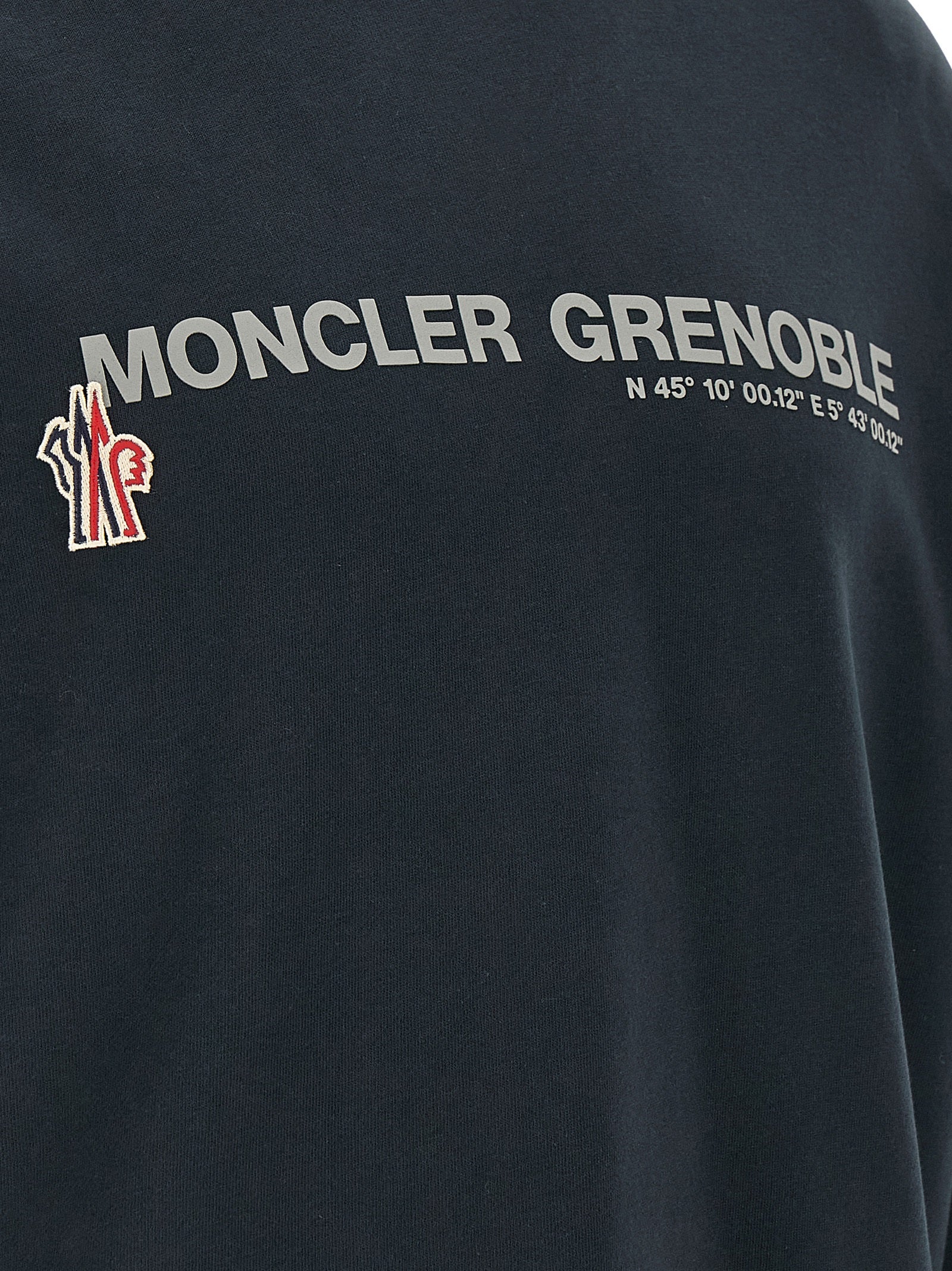 Sweatshirt Hoodie by Moncler Grenoble for men in cotton blue & print features a authentic silhouette, showcasing a sophisticated and authentic detail for a refined finish.