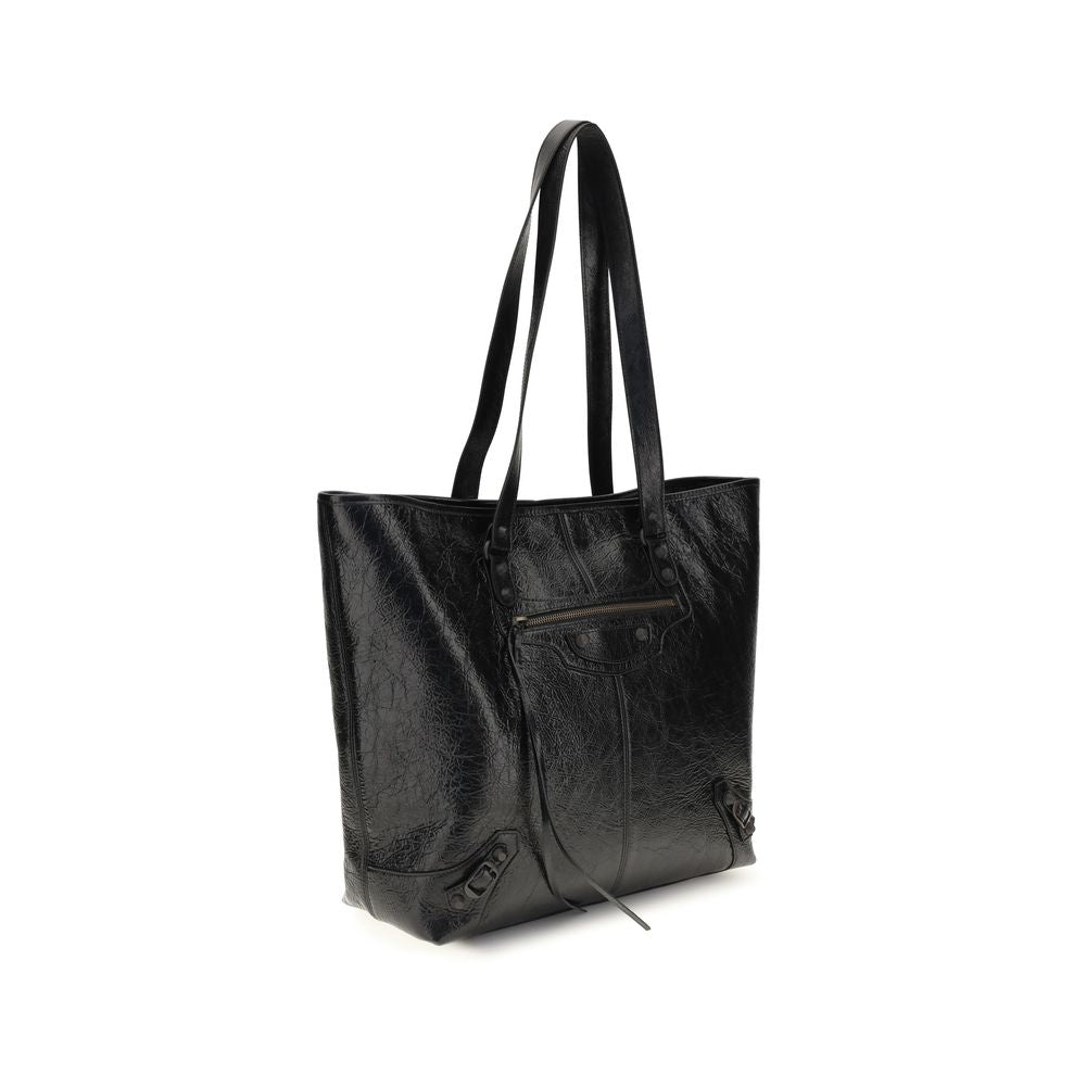 Tote Shoulder Bag by Balenciaga for men in lambskin leather black showcases a enviable silhouette, artfully detailed with a secure zipper & magnetic, organized , and versatile handle for a enviable look.