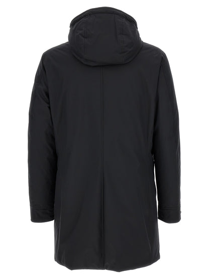 This Hooded Parka by MooRER for men in cashmere wool black & blue presents a enveloping silhouette, meticulously detailed with pockets, hooded & insulated and a enveloping hooded neckline.
