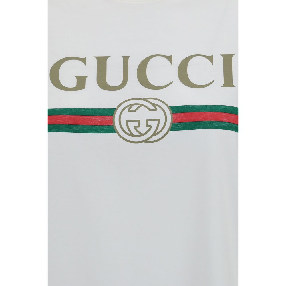 T-Shirt by Gucci for women in cotton & silk white & print features an edgy silhouette, meticulously detailed with a sophisticated and for a truly edgy finish.