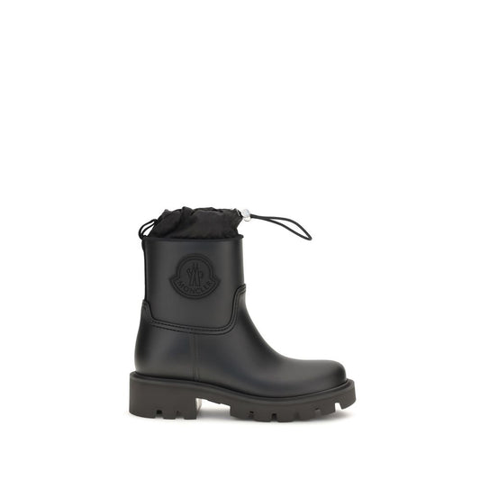 Rain Boots by Moncler for women in pvc black features an dynamic silhouette, showcasing the dynamic Women's PVC Rain Boots design with its distinctive and elegant round toe style.