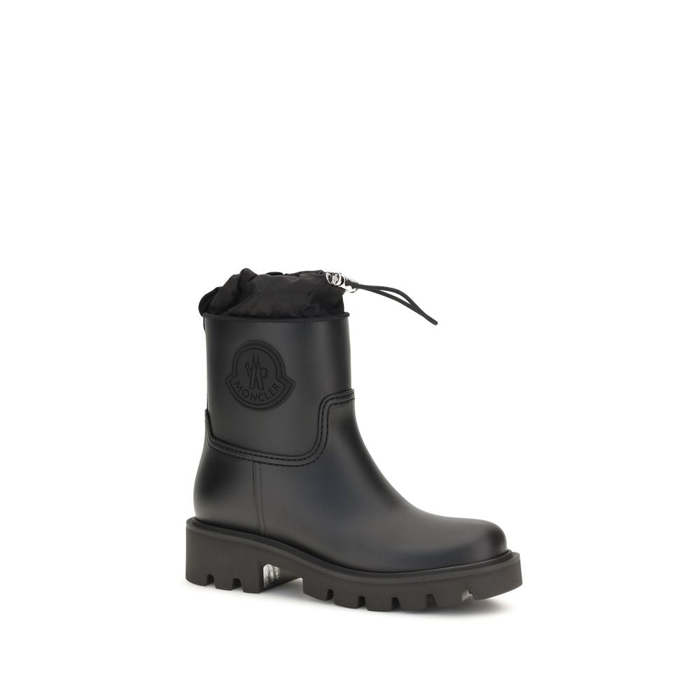 Rain Boots by Moncler for women in pvc black showcases a ergonomic silhouette from the Women's PVC Rain Boots collection, featuring a ergonomic and a ergonomic round toe style.