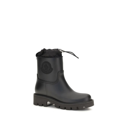 Rain Boots by Moncler for women in pvc black showcases a ergonomic silhouette from the Women's PVC Rain Boots collection, featuring a ergonomic and a ergonomic round toe style.
