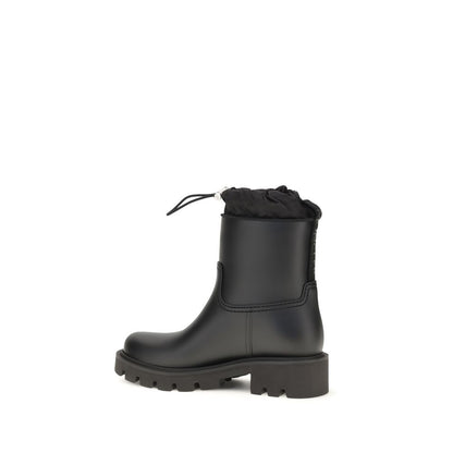 Rain Boots by Moncler for women in pvc black showcases a ergonomic silhouette from the Women's PVC Rain Boots collection, featuring a ergonomic and a ergonomic round toe style.
