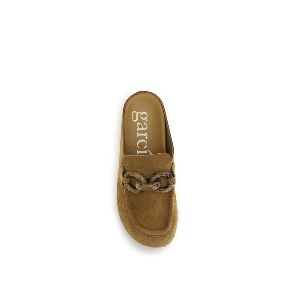 Mules Flat Shoes by Pedro García for women in tu resin & bos taurus cowhide suede leather beige & natural showcases a enchanting silhouette as part of the Women's TU Resin & Bos Taurus Cowhide Suede Leather Mules Flat Shoes collection, defined by a enchanting and for a enchanting look.
