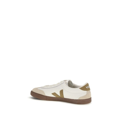 Athletic Sneakers by Veja for men in organic cotton & bos taurus suede calf leather beige features an effortless chic silhouette, showcasing the signature athletic style of the Men's Athletic Organic Cotton & Bos Taurus Suede Calf Leather Sneakers collection with a truly effortless chic finish.