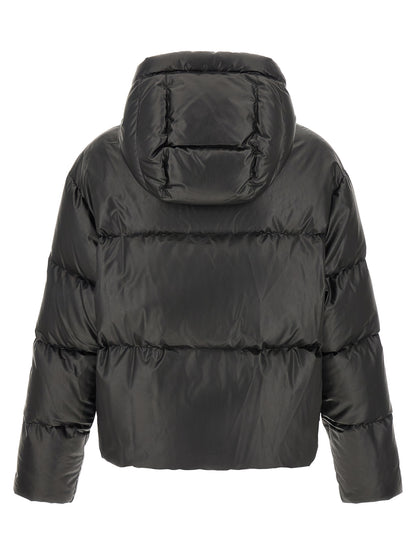 This Hooded Puffer Jacket by MM6 Maison Margiela for men in polyester & viscose black, white & signature exhibits a edgy silhouette, meticulously detailed with functional hooded & insulated and a edgy hooded neckline for a edgy finish.