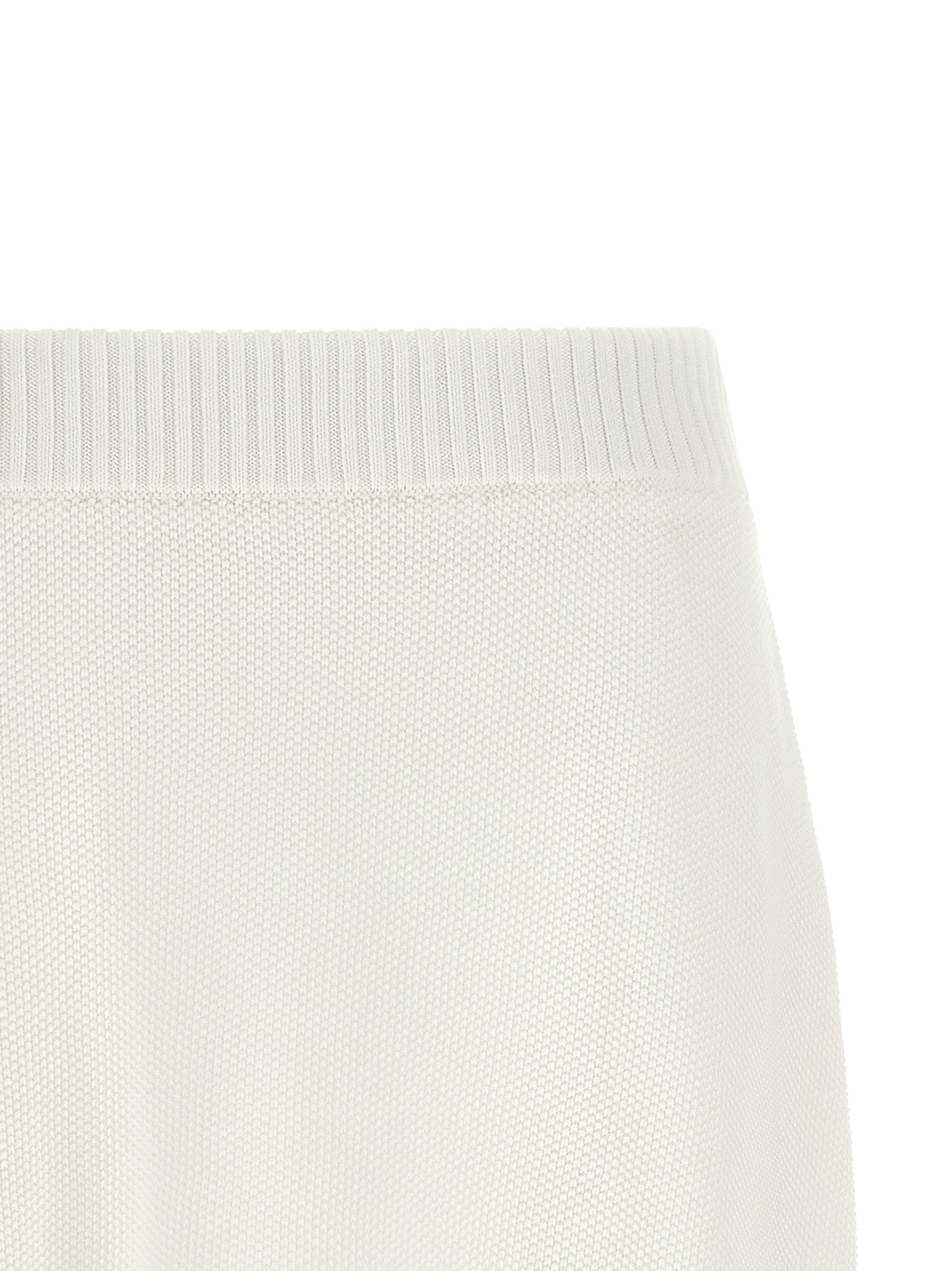 Skirt by Brunello Cucinelli for women in cotton navy, red, white & striped showcases a sultry silhouette, elegantly defined by its mini long and the sophisticated sultry design of the Women's Cotton Mini Long Skirt.
