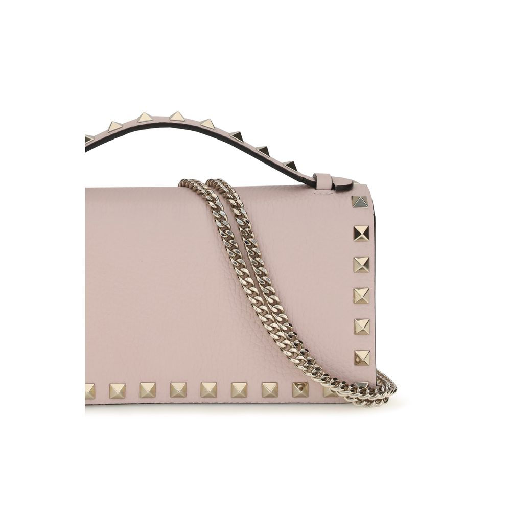 Cardholder Wallet by Valentino Garavani for women in bos taurus calf leather multicolor & signature showcases a discerning silhouette, artfully capturing the essence of Rockstud Bos Taurus Calf Leather Cardholder Wallet with its functional card-organization chain.