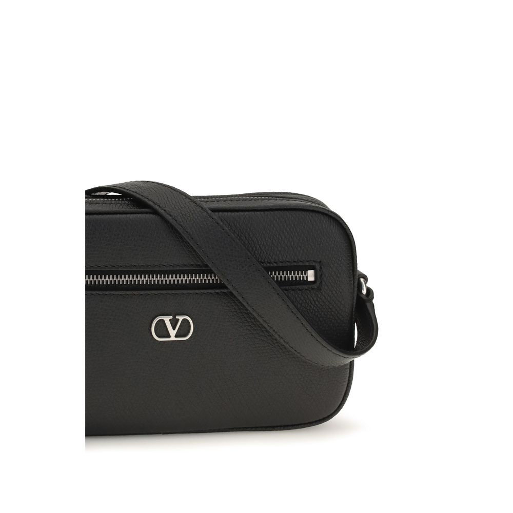 Wallet by Valentino Garavani for men in bos taurus calf grained leather black & silver presents a streamlined silhouette, showcasing the sophisticated design of the V Logo Bos Taurus Calf Grained Leather Wallet collection with functional .