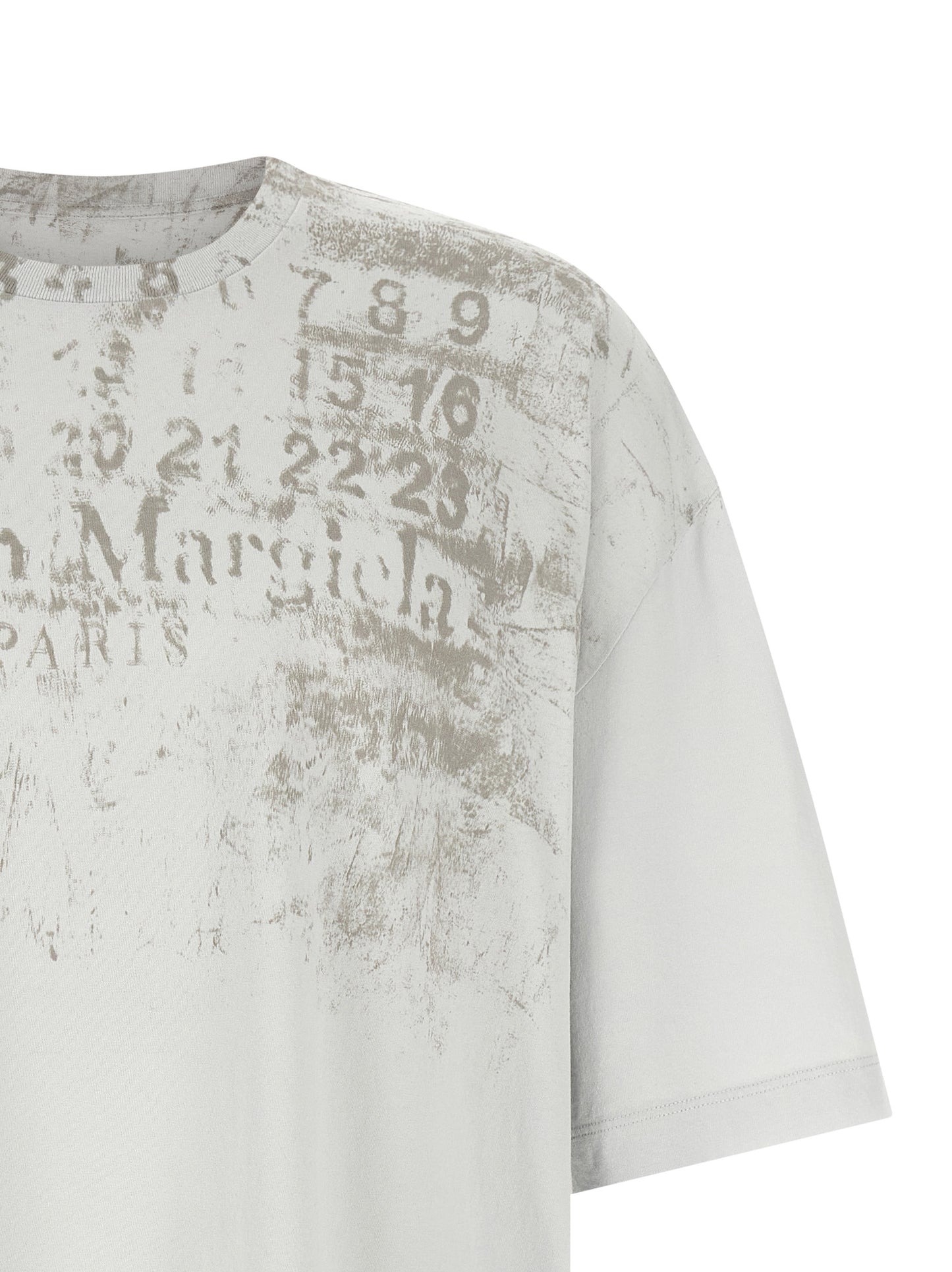 T-Shirt by Maison Margiela for men in cotton gray, signature & print showcases a fashionable silhouette, elegantly detailed with a fashionable and for a sophisticated, high-fashion look.