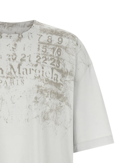 T-Shirt by Maison Margiela for men in cotton gray, signature & print showcases a fashionable silhouette, elegantly detailed with a fashionable and for a sophisticated, high-fashion look.