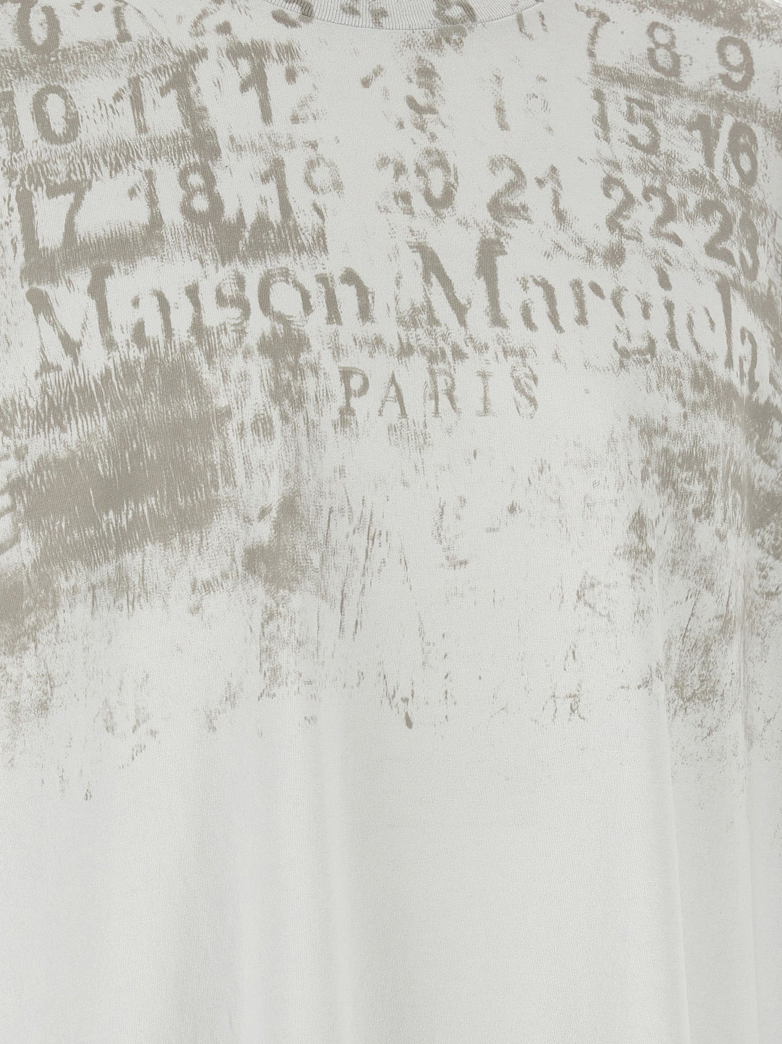 T-Shirt by Maison Margiela for men in cotton gray, signature & print features an edgy silhouette, meticulously detailed with a sophisticated and for a truly edgy finish.