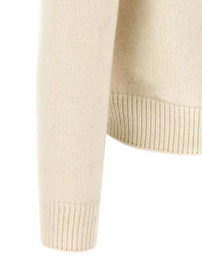 Cardigan by A.P.C. for men in wool white & patterned showcases a luxurious silhouette, meticulously detailed with a sophisticated and for a refined finish.