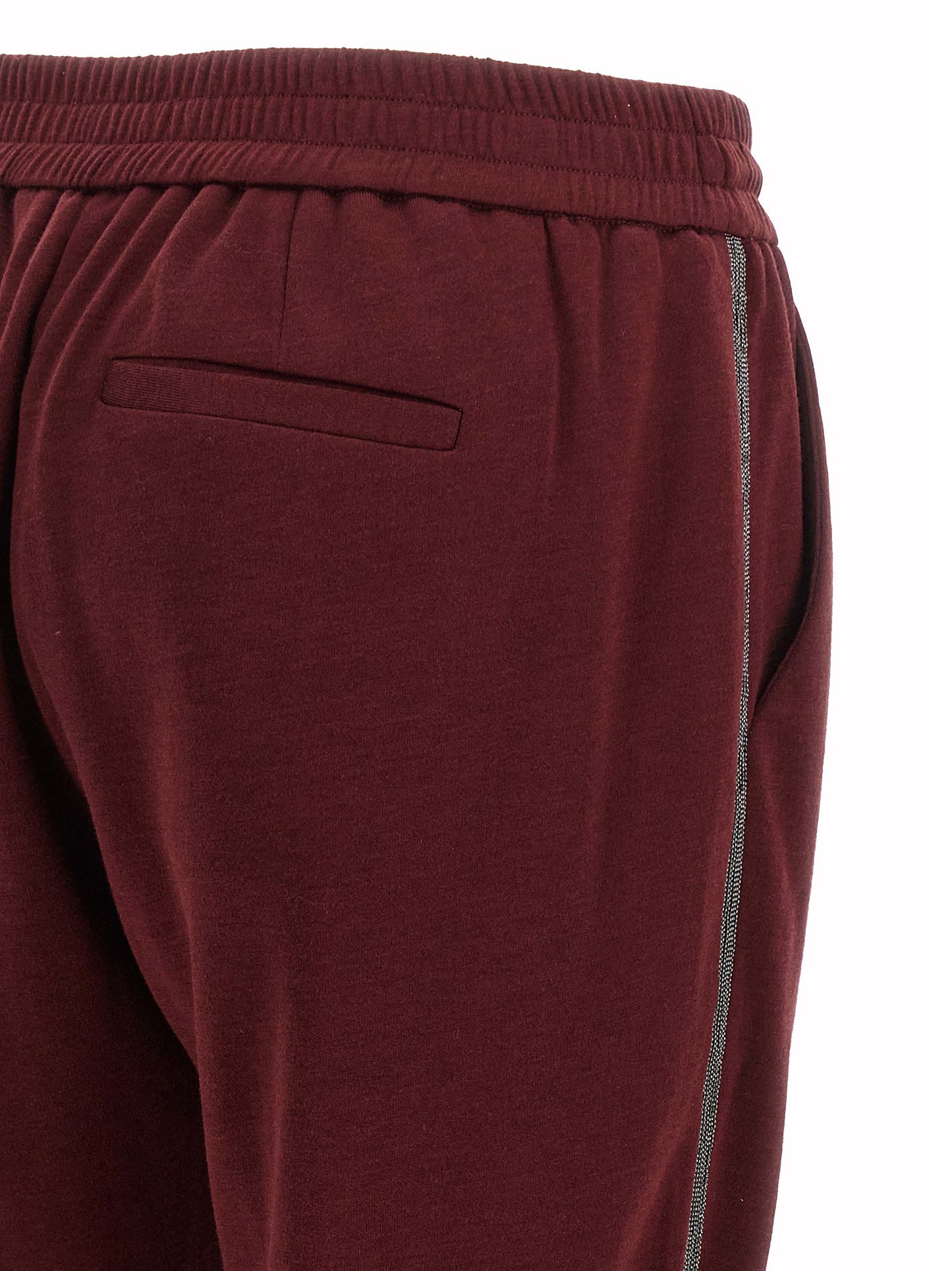 Joggers by Brunello Cucinelli for women in cotton & silk bordeaux features an sophisticated and with a precise long, creating a sophisticated and sophisticated silhouette.