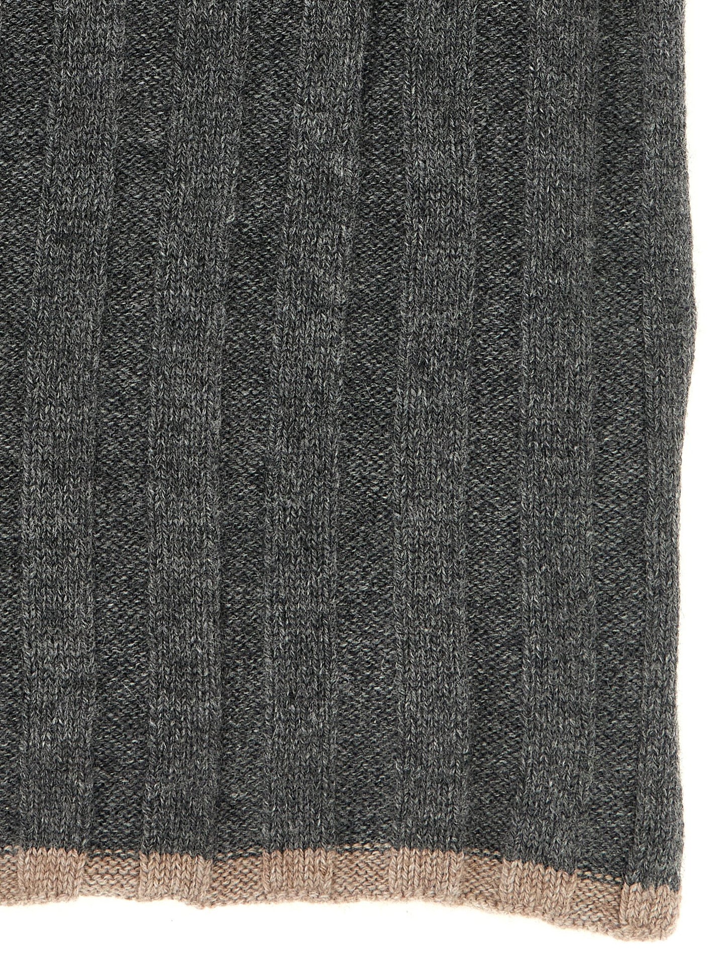 Scarf by Brunello Cucinelli for men in cashmere gray & hazelnut presents a cosy silhouette, artfully capturing the sophisticated design and premium aesthetic of the Cashmere Shawl Scarf.