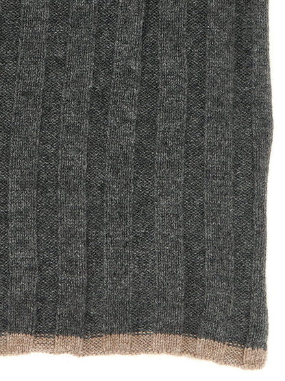 Scarf by Brunello Cucinelli for men in cashmere gray & hazelnut presents a cosy silhouette, artfully capturing the sophisticated design and premium aesthetic of the Cashmere Shawl Scarf.
