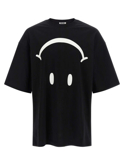 T-Shirt by Moschino for men in organic cotton bicolour & print features an on trend silhouette, perfectly showcasing a on trend short-sleeve and crew neckline for an elevated aesthetic.