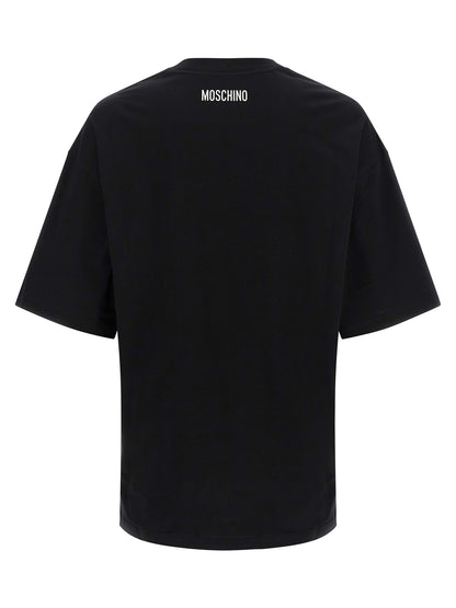 T-Shirt by Moschino for men in organic cotton bicolour & print showcases a unassuming silhouette, artfully detailed with a refined crew neckline and unassuming for a sophisticated, contemporary look.