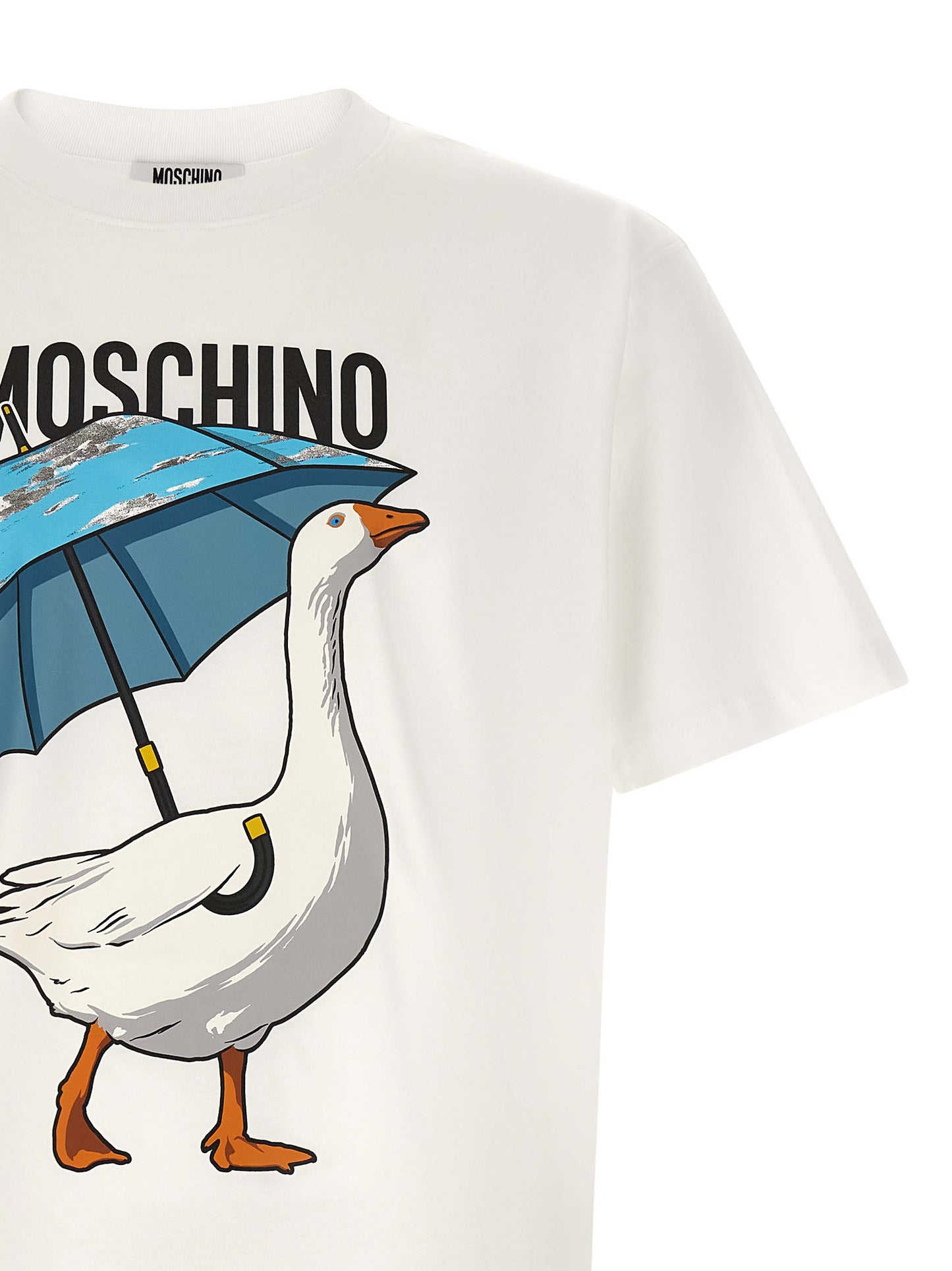 T-Shirt by Moschino for men in cotton white & print showcases a dramatic silhouette, elegantly detailed with a dramatic crew neckline and for a truly dramatic finish.
