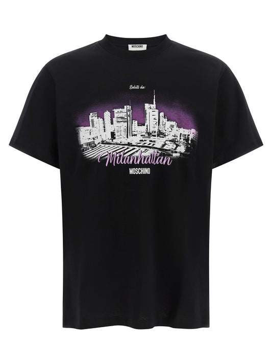 T-Shirt by Moschino for men in cotton black, purple, patterned & print features a plush silhouette, showcasing a sophisticated round neckline and short-sleeve for a truly plush finish.