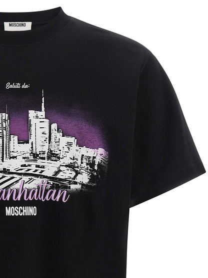 T-Shirt by Moschino for men in cotton black, purple, patterned & print features an on trend silhouette, perfectly showcasing a on trend and round neckline for an elevated aesthetic.