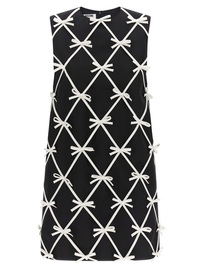 Dress by Moschino for women in virgin wool bicolour & patterned features an cute silhouette, detailed with a sleeveless and round neckline that elegantly flows into a cute short mini.