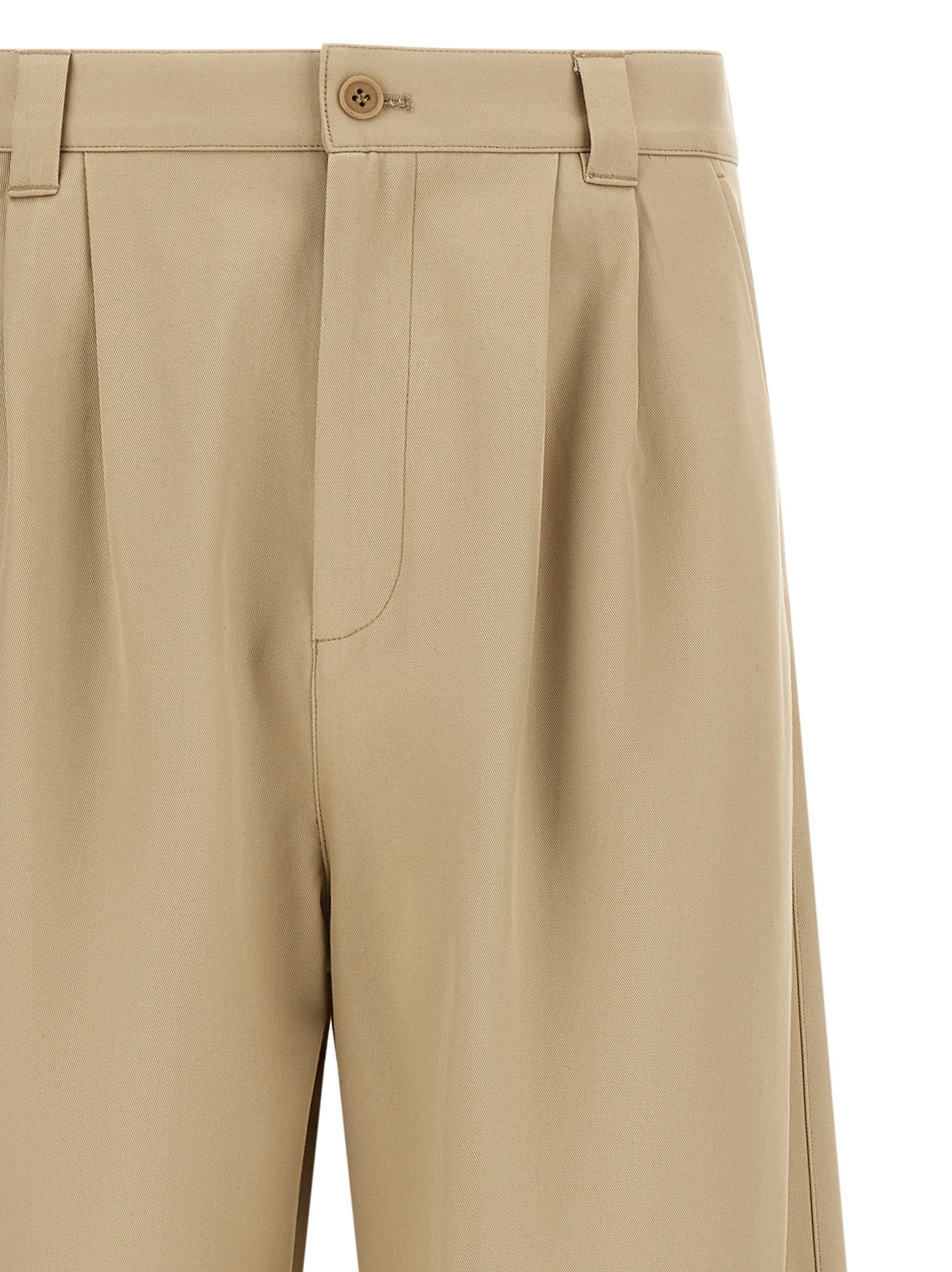 Trousers by A.P.C. for men in organic cotton beige features a artisanal silhouette, showcasing a sophisticated straight-leg, relaxed-fit & wide with a long and mid rise for a artisanal finish.