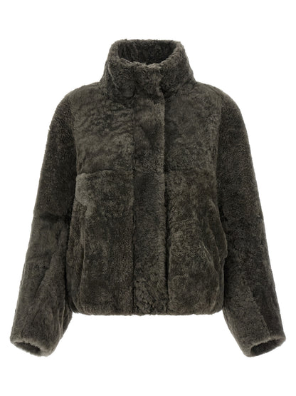 Overcoat by Brunello Cucinelli for women in lambskin leather & lamb shearling fur dark-gray & gray showcases a enveloping silhouette, detailed with distinctive and a enveloping high-neck neckline.