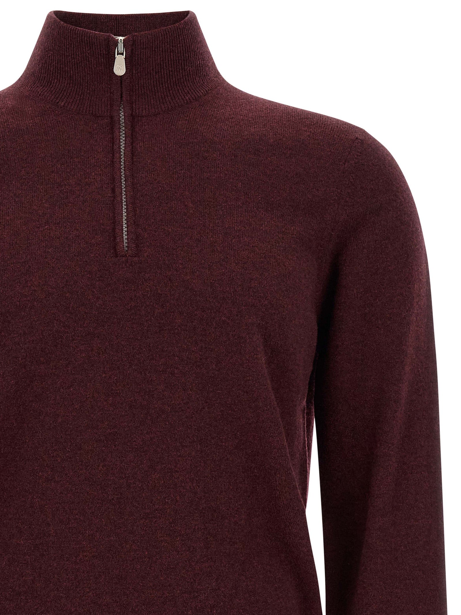 Cardigan by Brunello Cucinelli for men in cashmere bordeaux & burgundy showcases a luxurious silhouette, meticulously detailed with a sophisticated high-neck neckline and for a refined finish.