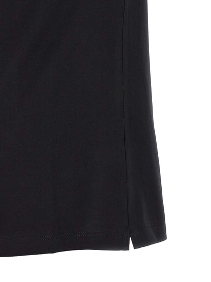 T-Shirt by Brunello Cucinelli for men in cotton black showcases a chic silhouette, artfully detailed with a chic and for a chic finish.