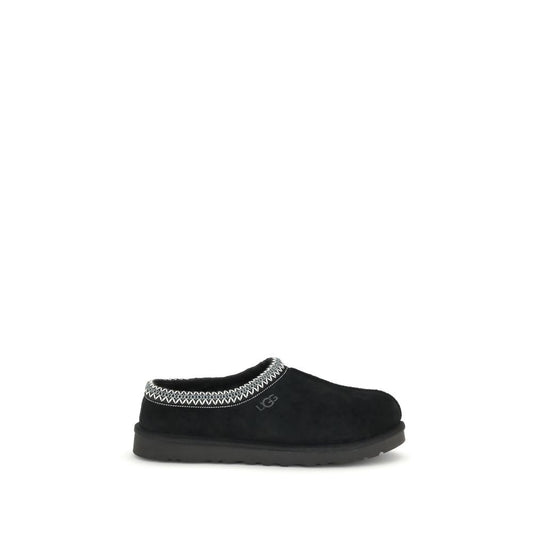 Flat Shoes by UGG for men in leather black presents a effortless chic silhouette, showcasing the Men's Leather Flat Shoes design with a effortless chic and for a sophisticated look.