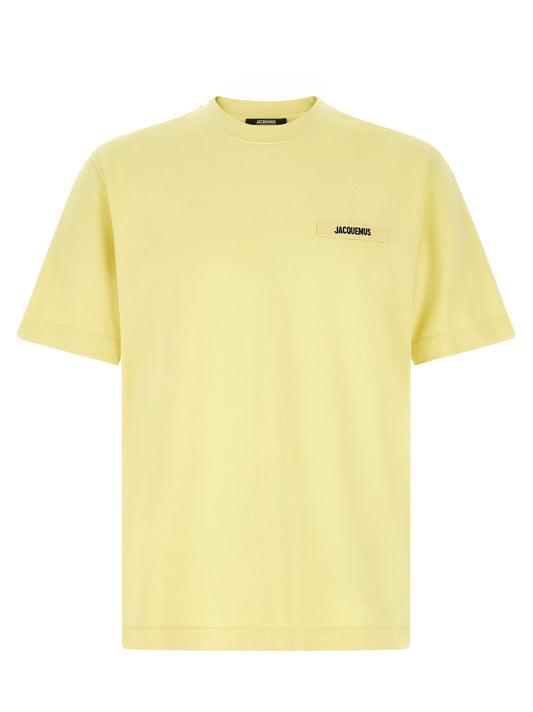 T-Shirt by Jacquemus for men in organic cotton bicolour, yellow & signature showcases a chic silhouette, artfully detailed with a chic crew neckline and short-sleeve for a chic finish.