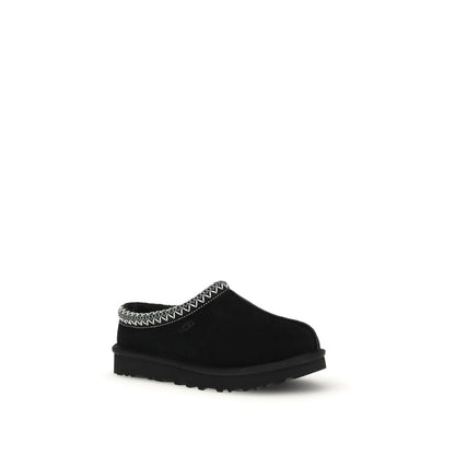 Flat Shoes by UGG for women in rubber black features an captivating silhouette, showcasing the captivating style of the Women's Rubber Flat Shoes with its distinct and refined .