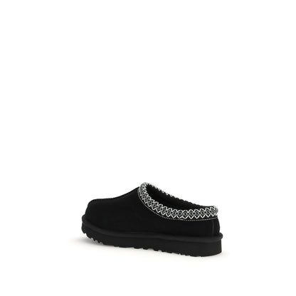 Flat Shoes by UGG for women in rubber black showcases a resplendent Women's Rubber Flat Shoes aesthetic with a and .