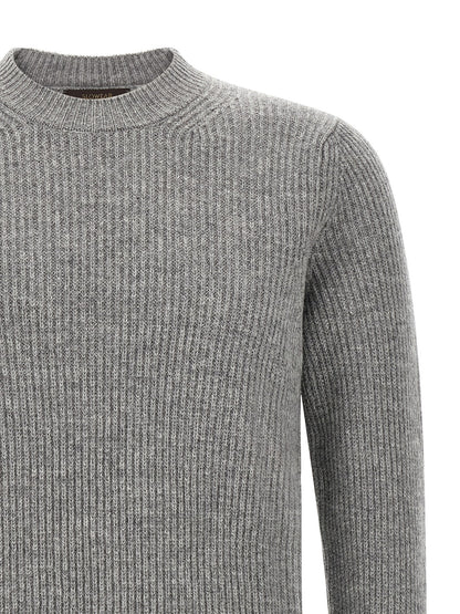 Cardigan by ZANONE for men in virgin wool gray showcases a luxurious silhouette, meticulously detailed with a sophisticated crew neckline and for a refined finish.