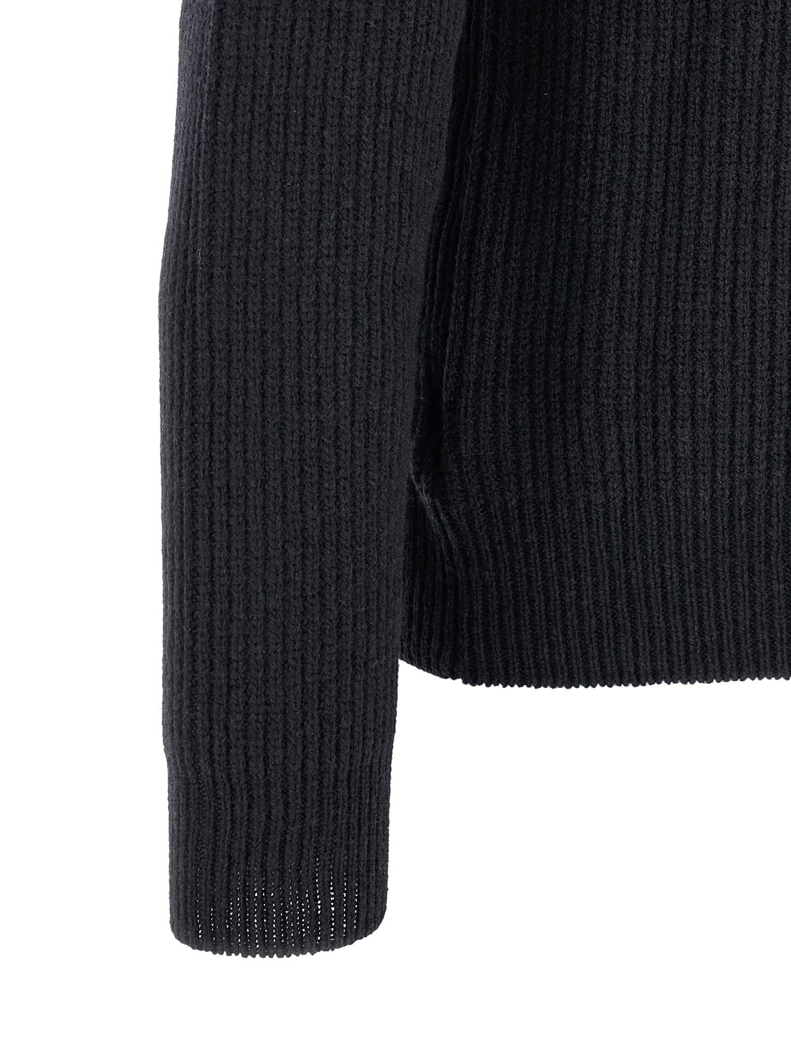 Cardigan by ZANONE for men in virgin wool navy showcases a captivating silhouette, artfully detailed with a captivating and for a truly sophisticated captivating look.
