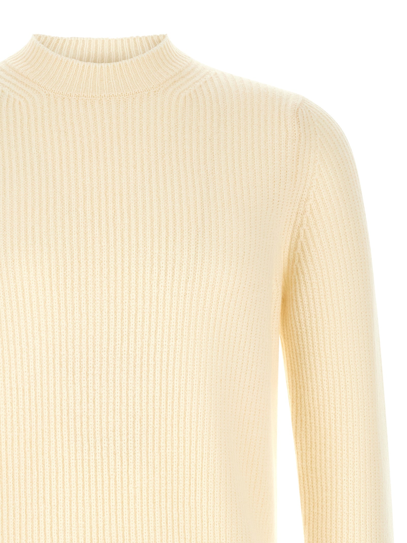 Cardigan by ZANONE for men in virgin wool cream & white showcases a luxurious silhouette, meticulously detailed with a sophisticated crew neckline and for a refined finish.